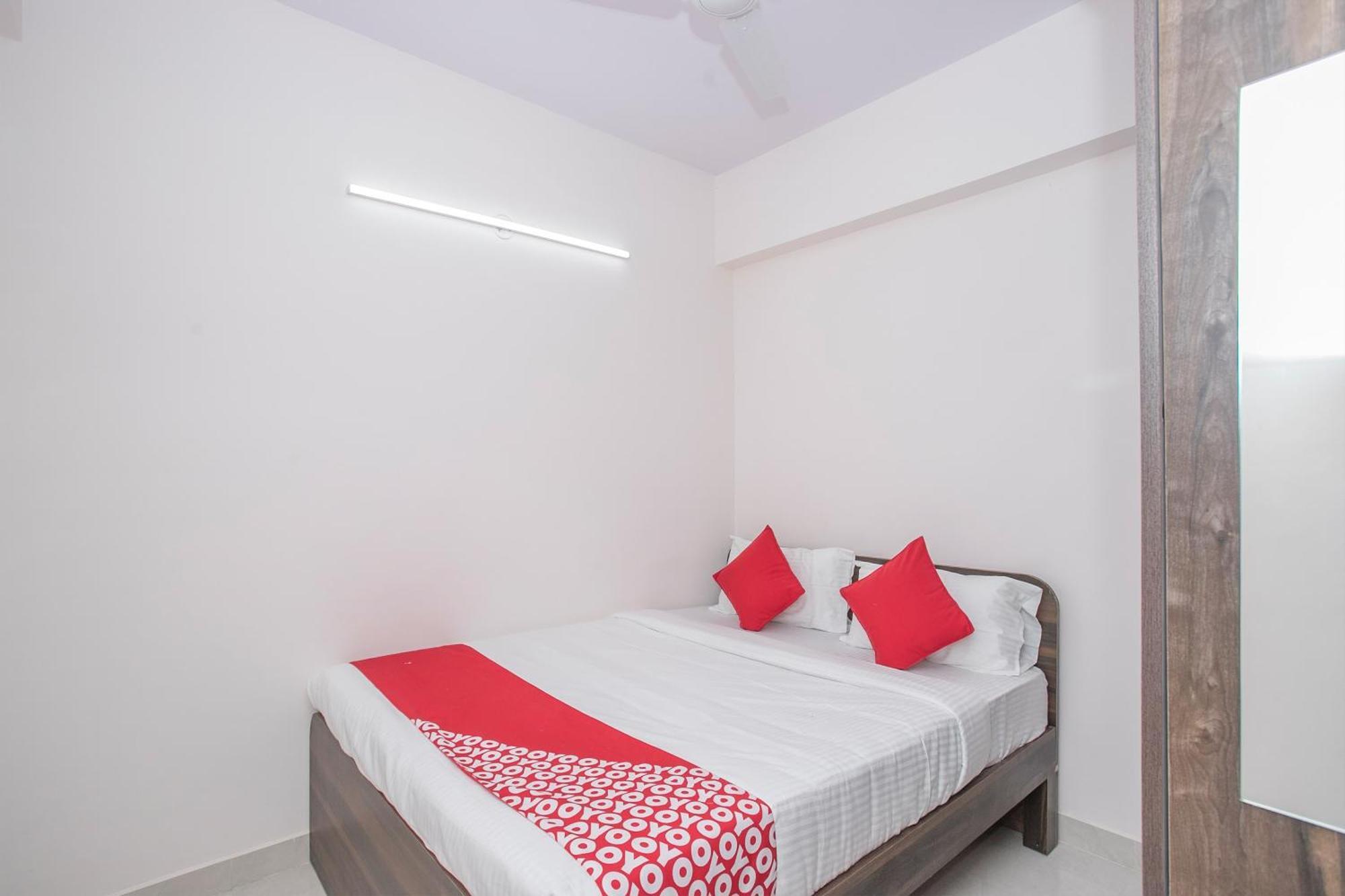 Hotel Oyo 13120 Ambrosia Bangalore Esterno foto